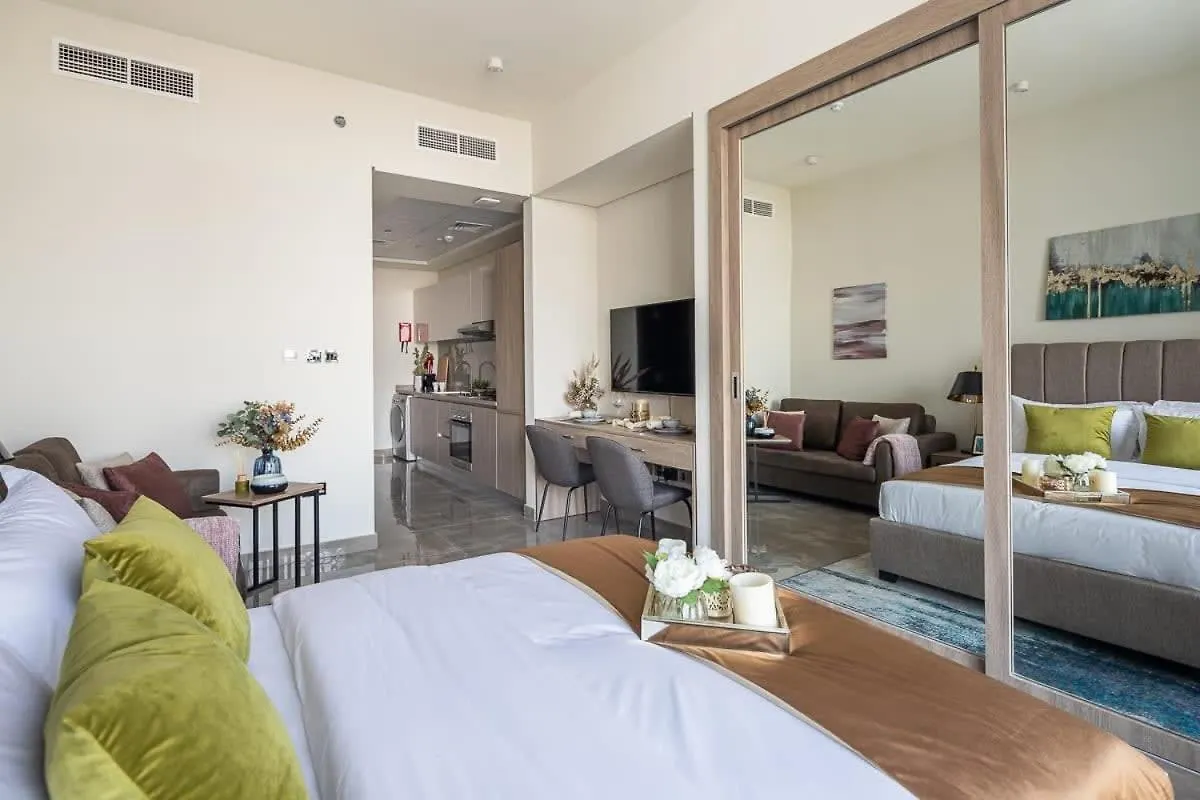 Frank Porter - Majestique Residence 2 Dubai Apartment